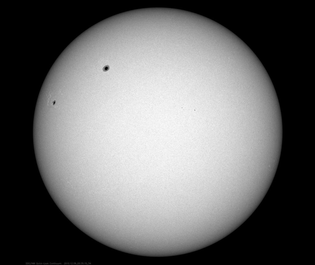 https://www.astronomy.com/uploads/2025/06/Sun-12-Jun-2025.jpg
