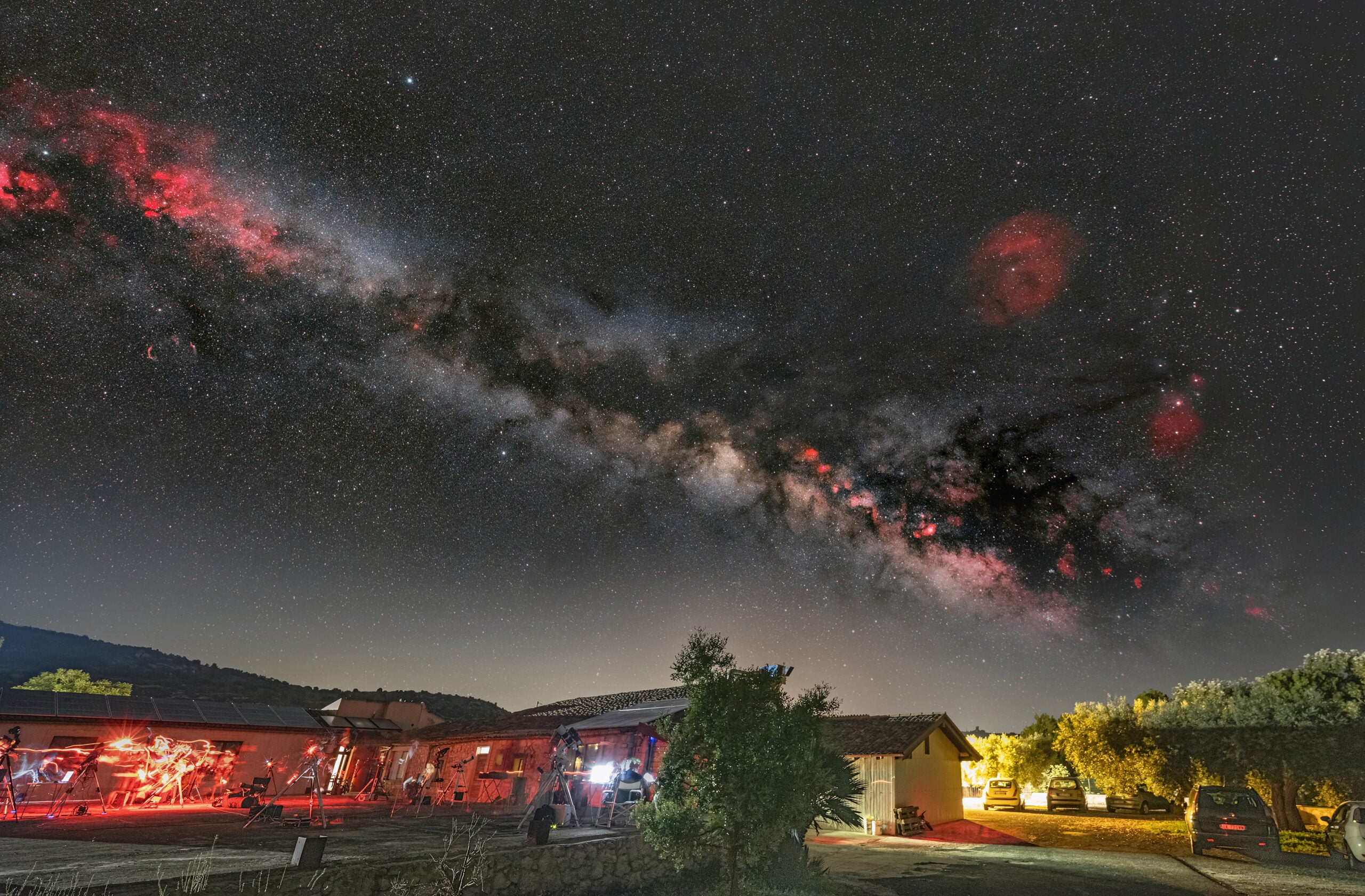 https://www.astronomy.com/uploads/2025/06/star-party-Milky-Way-scaled.jpg