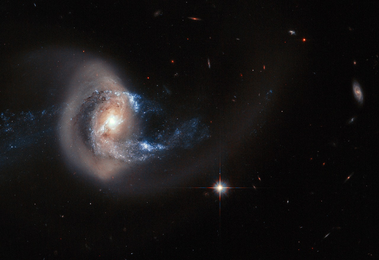 There isn’t a scale large enough to weigh galaxies like NGC 7714. ESA, NASA; Acknowledgement: A. Gal-Yam (Weizmann Institute of Science)