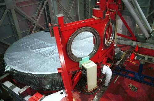 Mirror installed in Large Binocular Telescope