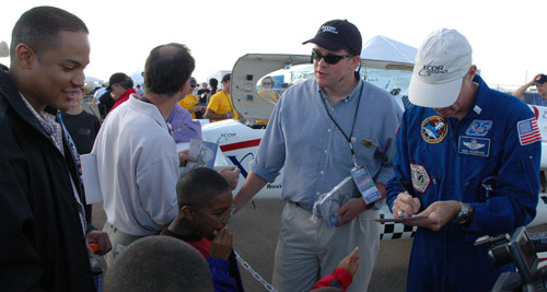Rick Searfoss signs autographs