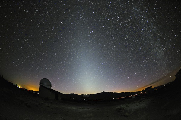 The glow of solar system dust after evening twilight fades