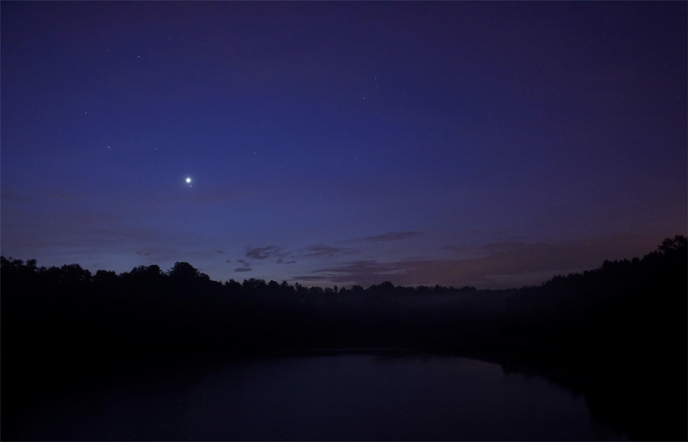 Venus and Regulus over Italy
