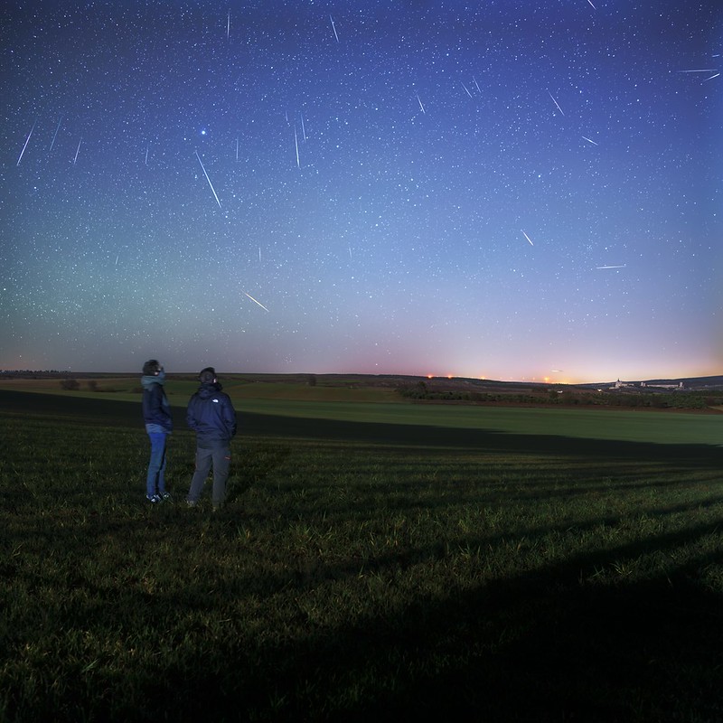 Quadrantid meteors rain down during the 2023 shower.