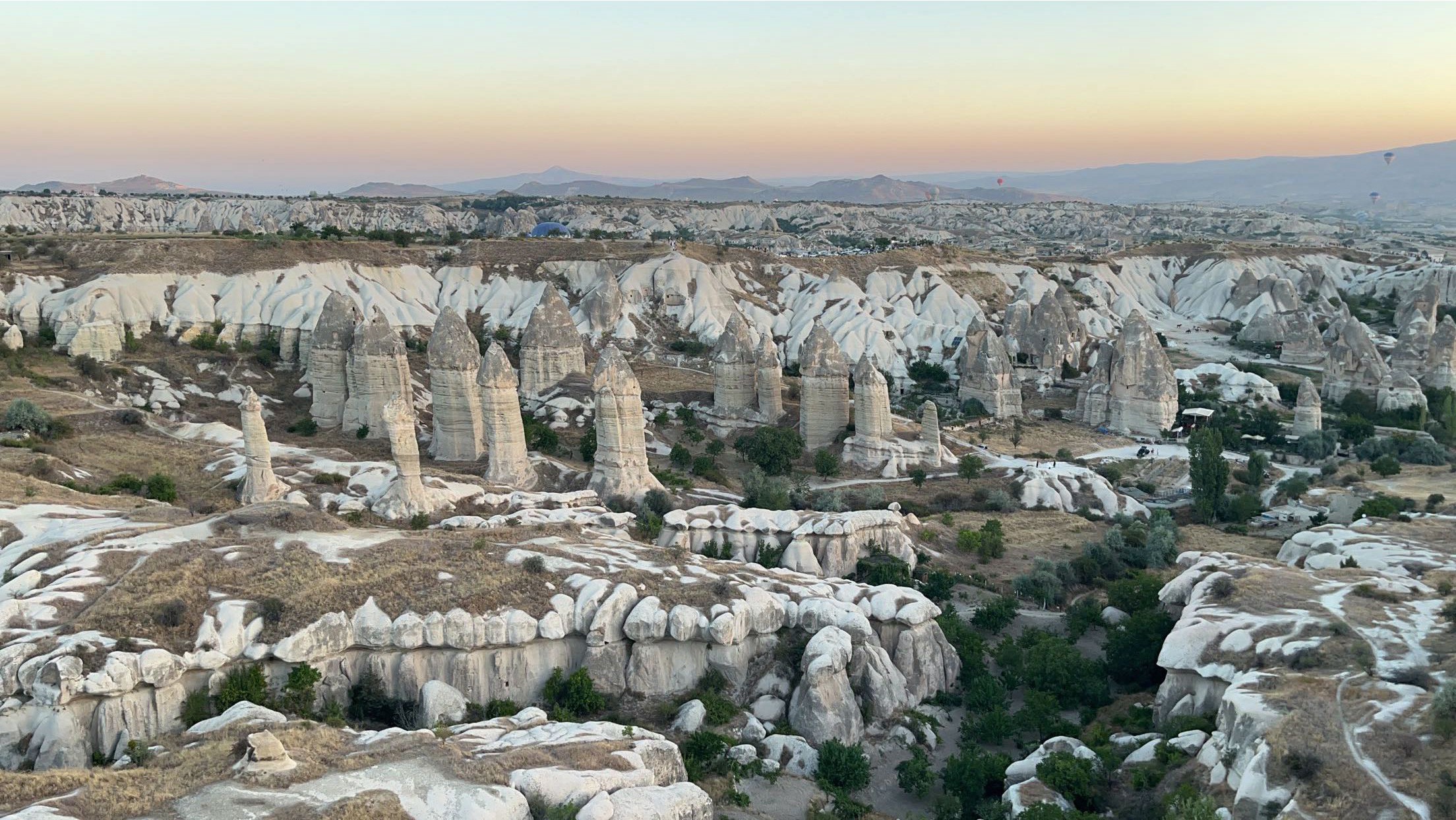 Thanks to Cappadocia Voyager Balloons, I could take one of my favorite images of the fairy chimneys and the sunrise.