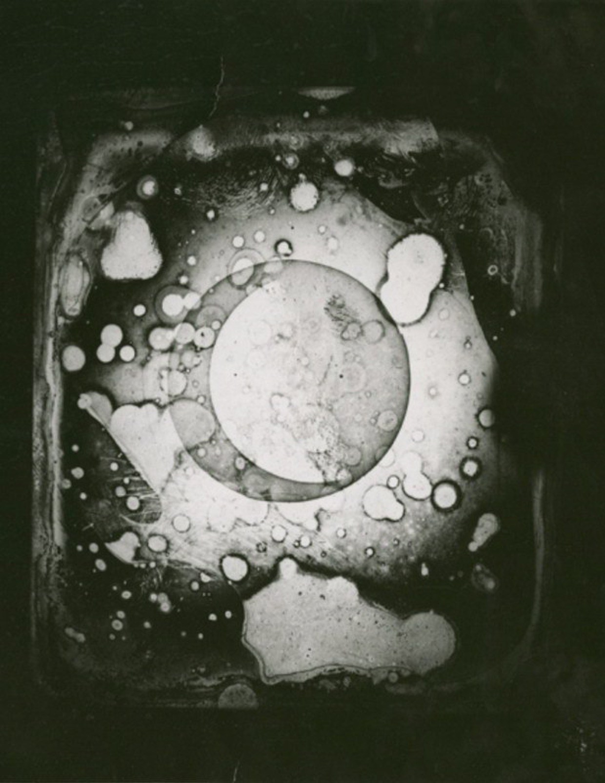 https://www.astronomy.com/wp-content/uploads/2026/03/John_W_Draper-The_first_Moon_Photograph_1840.jpg