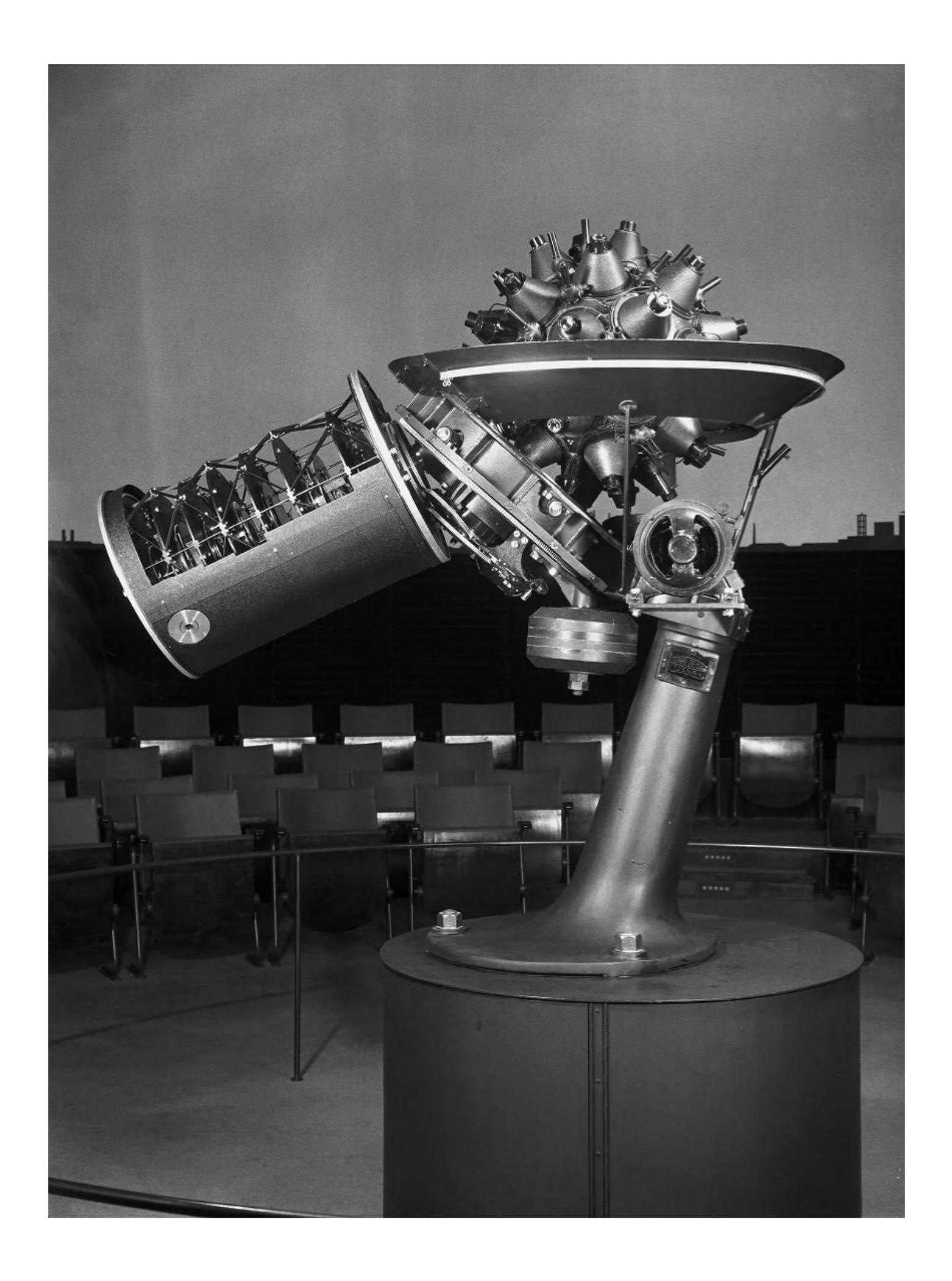 May 7, 1925: The first projection planetarium