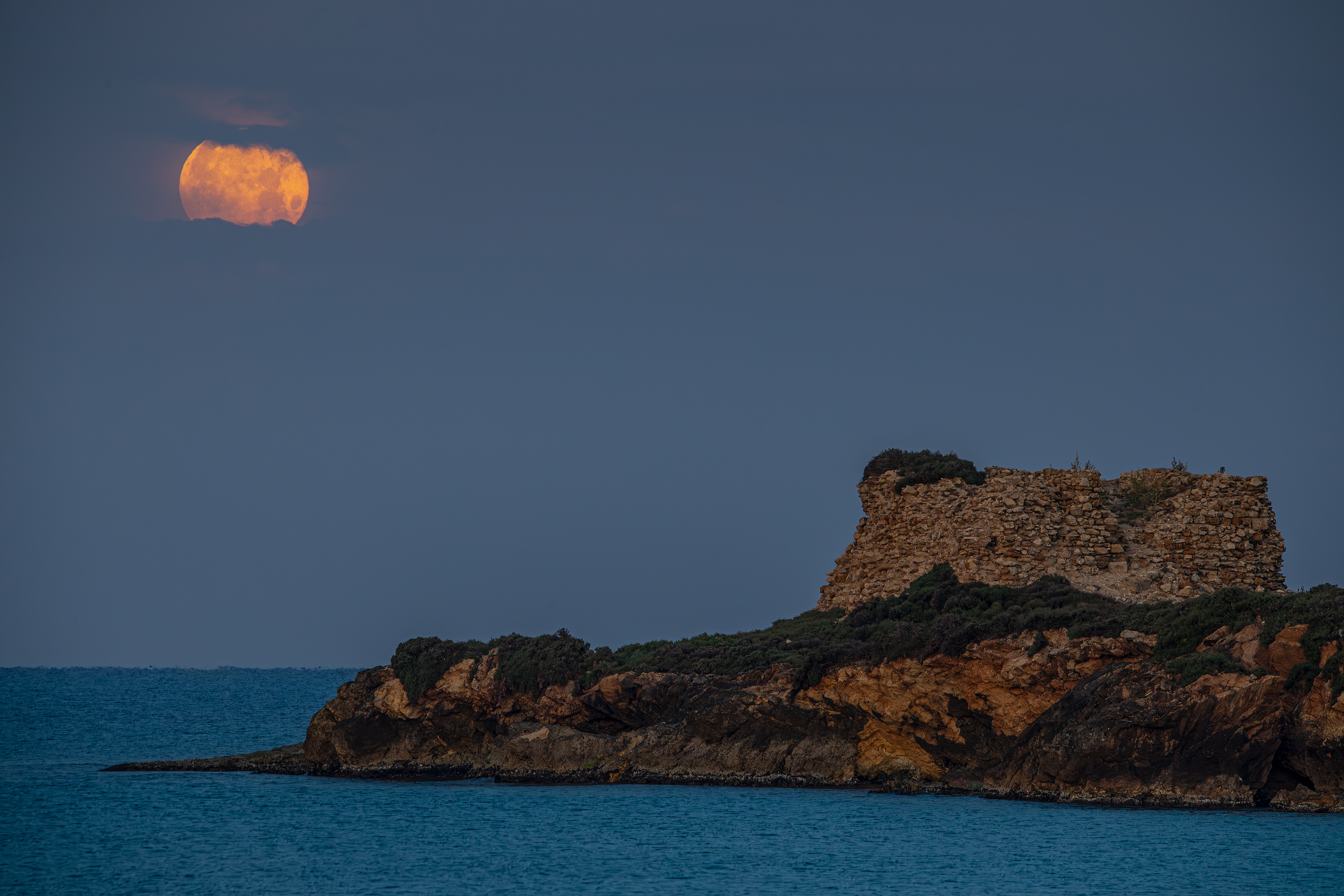 https://www.astronomy.com/wp-content/uploads/2026/05/GianniTumino_FullMoon_02May26_388mm_JPG_3500pix.jpg