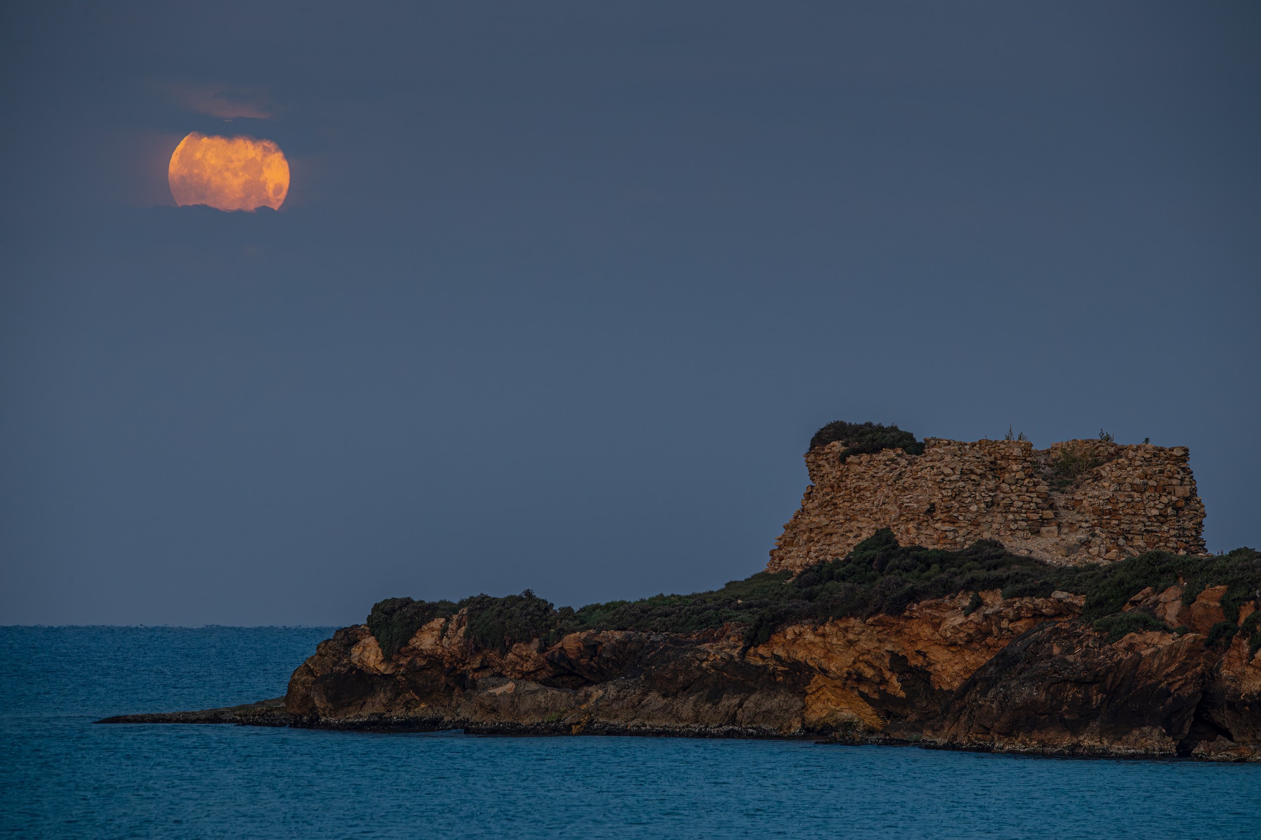 https://www.astronomy.com/wp-content/uploads/2026/05/GianniTumino_FullMoon_02May26_388mm_JPG_3500pix.jpg?resize=2560,1706