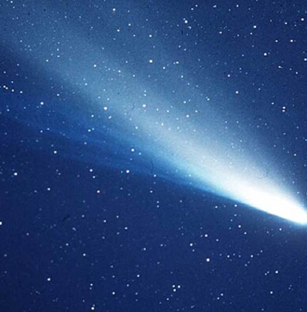comet without starry background