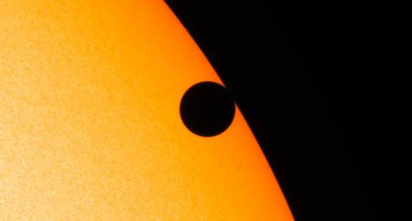 Venus-transits-Sun
