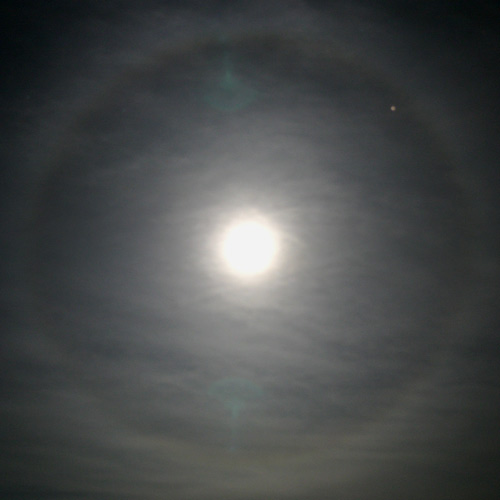 Why is there a ring around the moon? Winter halo lights up San Francisco  Bay Area skies - ABC7 San Francisco