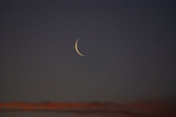1280pxNew_Moon_at_sunset