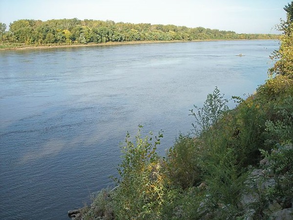 640pxSt_Joseph_Missouri_River