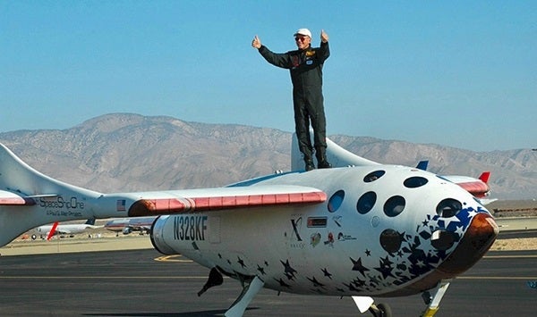 Mike Melvill gives thumbs up after his September 29, 2004 flight