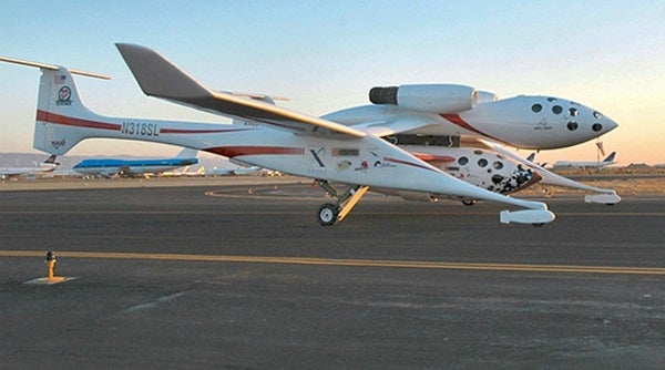 White Knight and SpaceShipOne prepare for takeoff