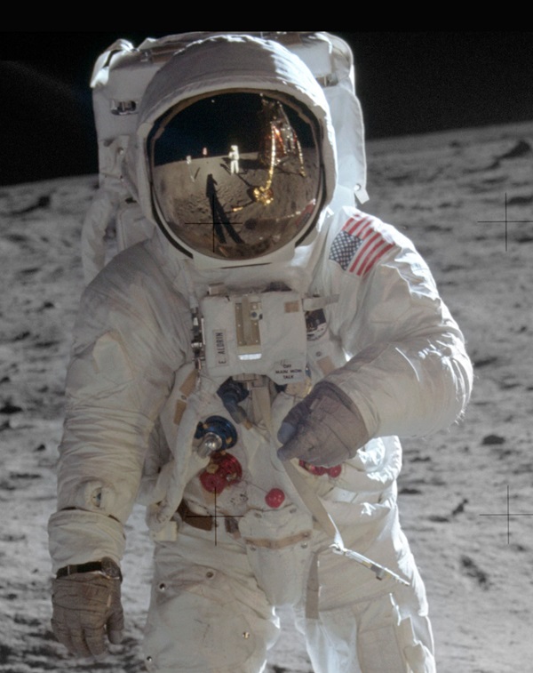 Aldrin_Apollo_11_original_small