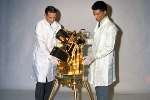 Apollo16ultravioletcameraspectrograph