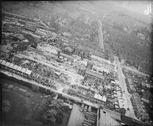 Bomb_Damage_in_London_England_April_1945_CH15111