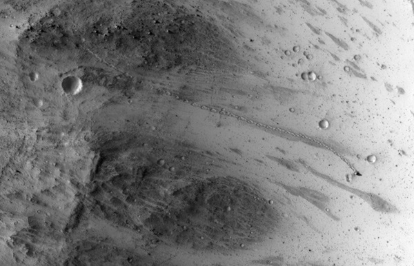 Boulder trail on Mars