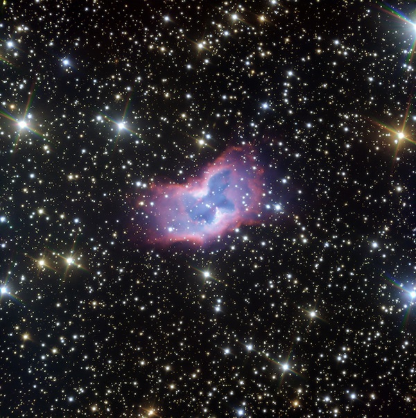 The butterfly-shaped planetary nebula NGC 2899