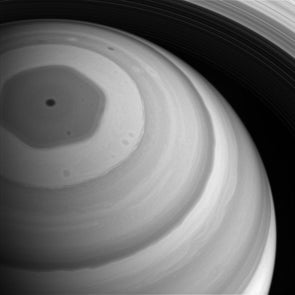 Cassini_Saturn_NP_vortex_PIA20513_295w