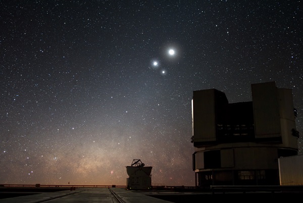 Celestial_Conjunction_at_Paranal