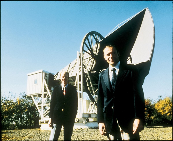 Robert Wilson (left) and Arno Penzias unexpectedly discovered the cosmic microwave background radiation with this horn-shaped antenna. Credit: Astronomical Society of the Pacific.