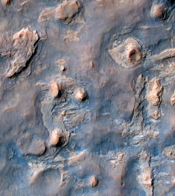 Curiosity rover tracks