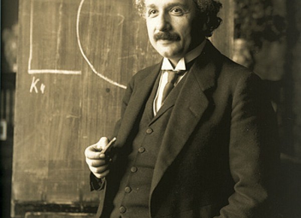 Einstein2_chalkboad