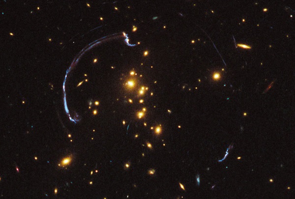 Giant lensed galaxy arc