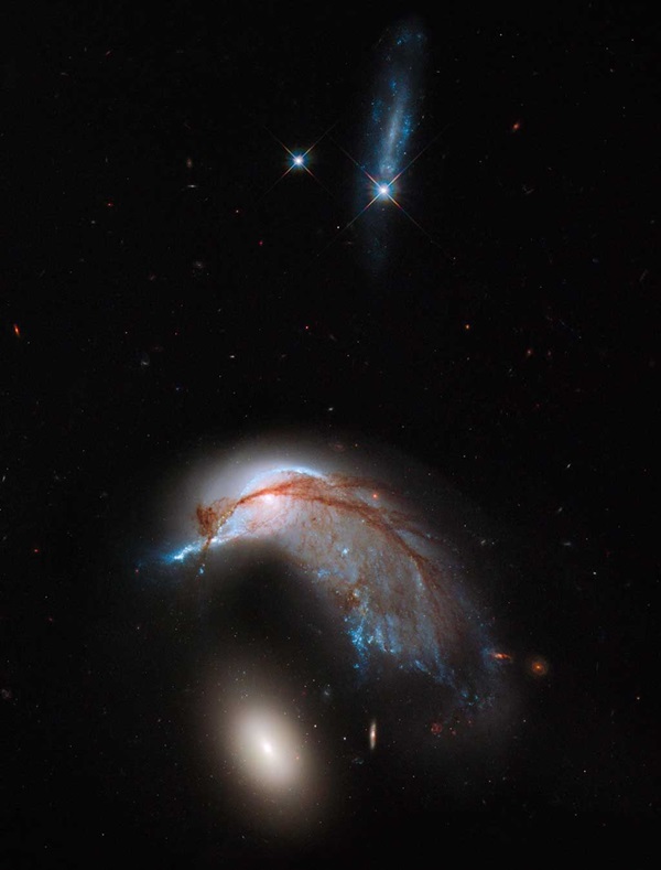 Hubble image of Arp 142