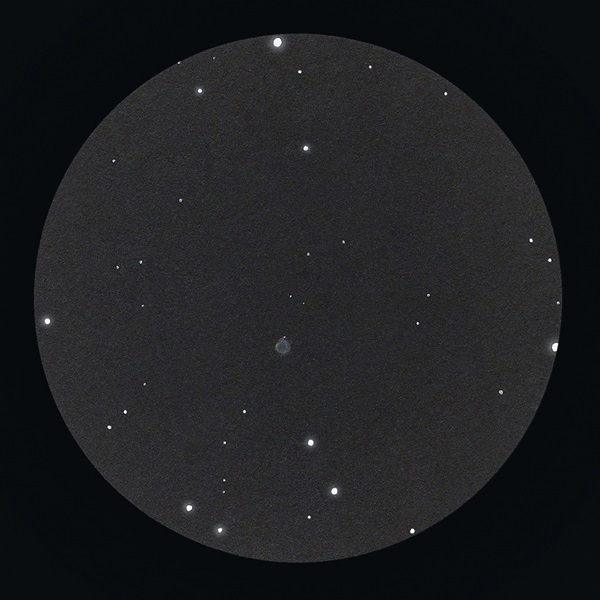 The author sketched M1–64 here as seen through a 16-inch f/4.5 Newtonian reflector with a 8mm Plössl eyepiece and Oxygen-III filter, for a magnification of 225x. 