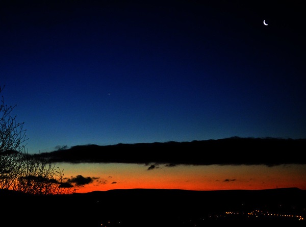 The Moon, Venus, and Mercury in the morning sky