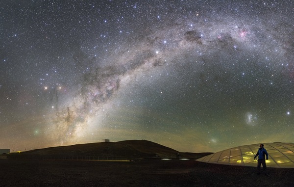 Paranal_sky_with_comet