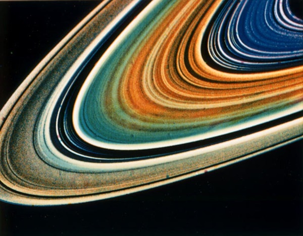 Saturn_rings