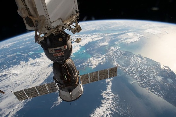 Soyuz docked with ISS over Florida