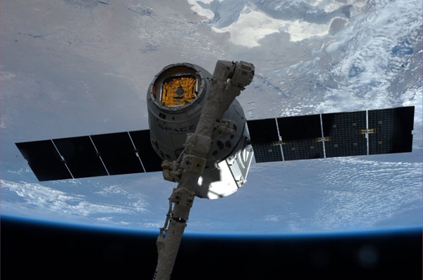 SpaceX Dragon spacecraft grappled