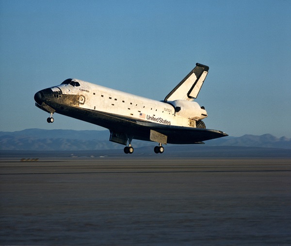 Space_Shuttle_Columbia_lands_following_STS28_in_1989