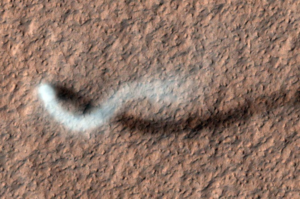 The_Serpent_Dust_Devil_on_Mars_PIA15116
