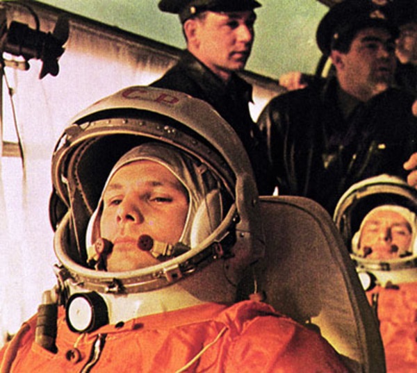 Yuri_Gagarin_on_his_way_to_the_launch_pad_pillars