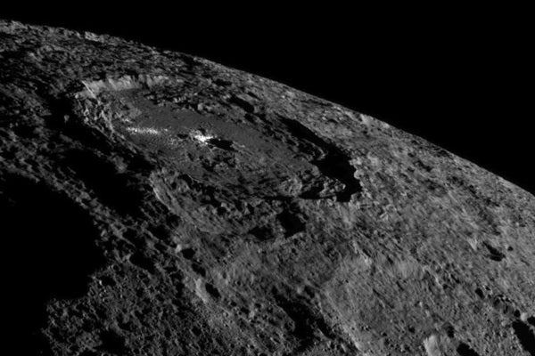 dawn_at_ceres_occator_crater