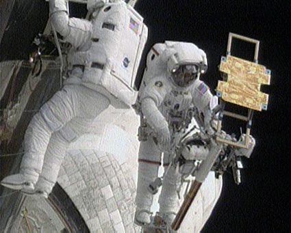 Fifth spacewalk of Hubble Space Telescope servicing mission