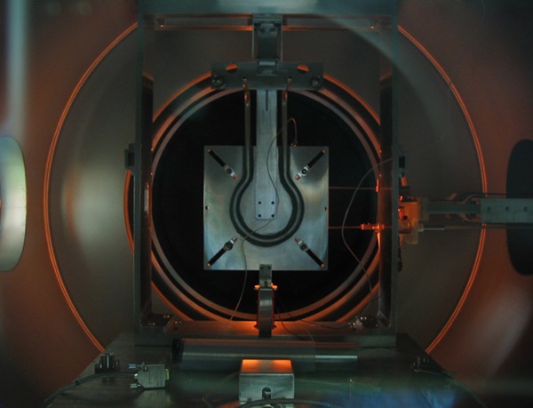 Ion thruster