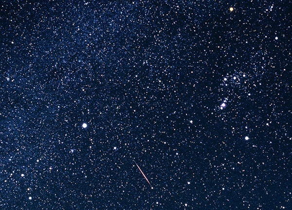 Leonid meteor streak