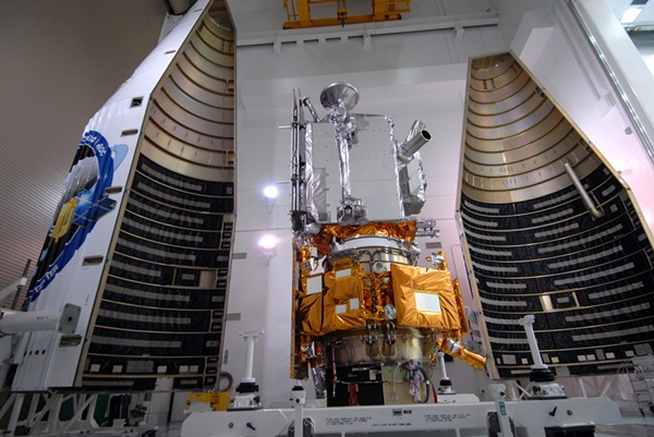 LRO/LCROSS stacked and ready for encapsulation 
