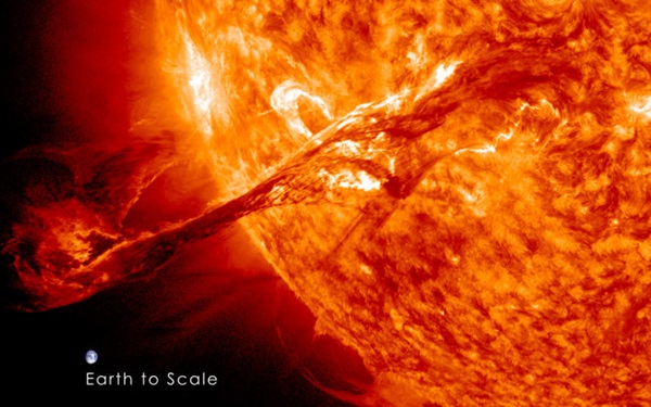 solar_eruption_earth_scale