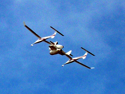 SpaceShipOne 2005 EAA AirVenture 2005 in flight