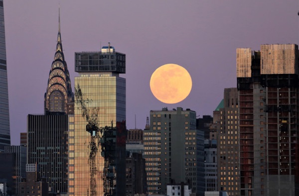 Supermoon: How an illusion makes the full Moon appear bigger than it really  is
