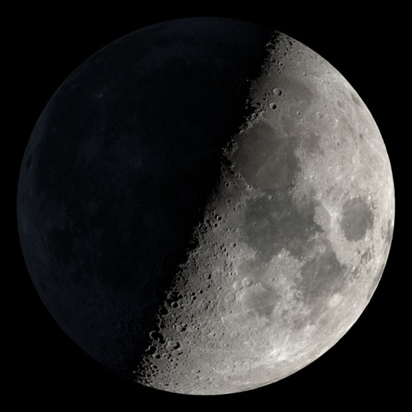 First Quarter Moon on November 30, 2022